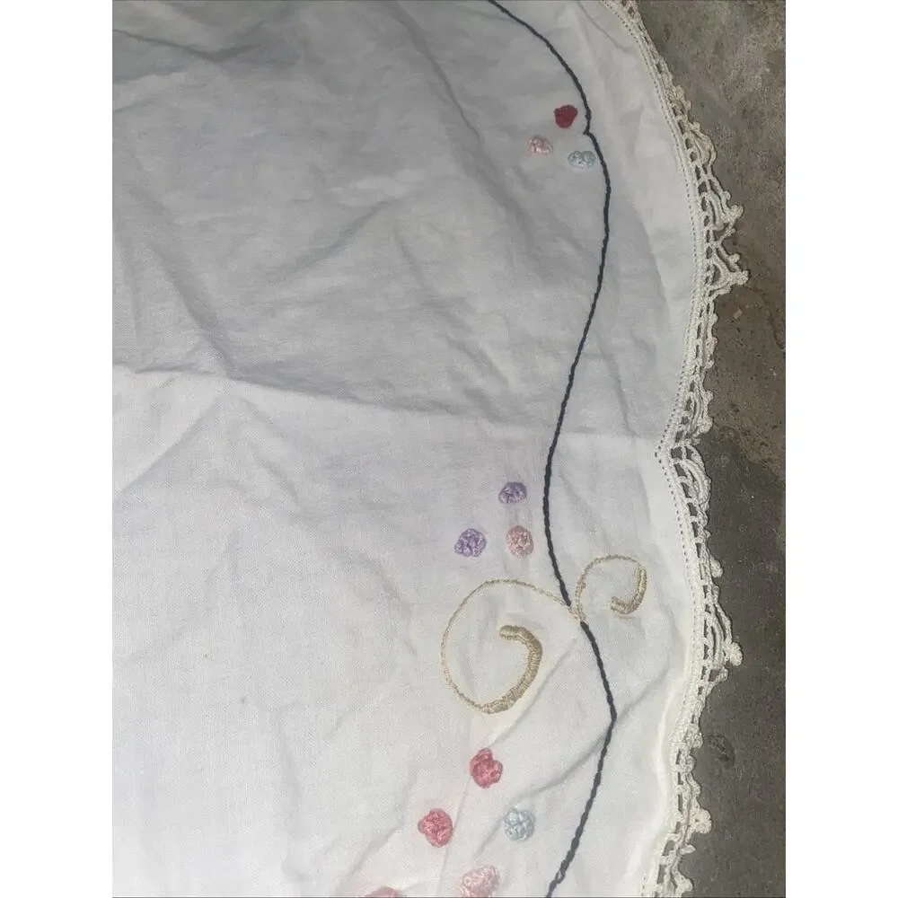 Handmade Embroidered Floral Round Cotton Tablecloth Crochet Lace Edge 40”